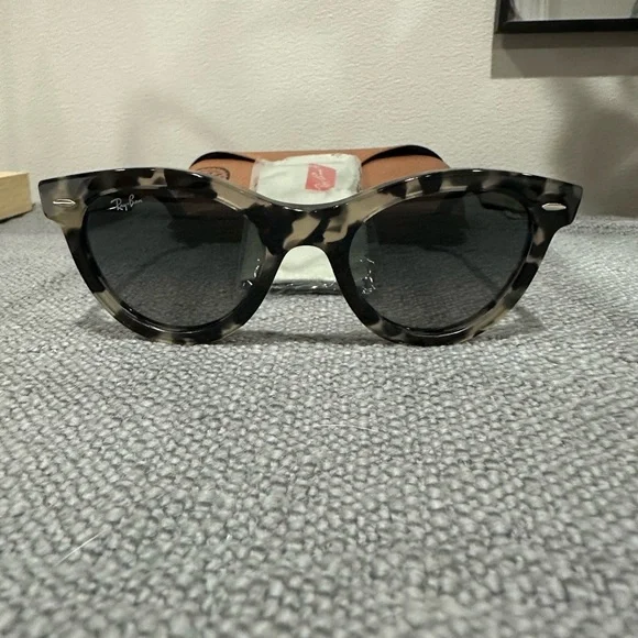 Ray-Ban Wayfarer Way- Sunglasses with Case - Picture 4 of 10
